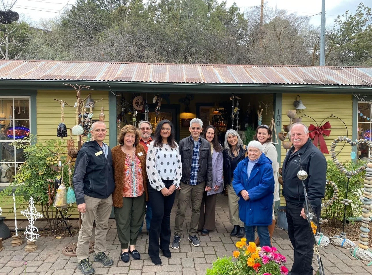 The Mi Amore Sedona team and visitors outside the Hart Store